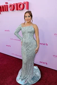 Selena Gomez Shines in a Breathtaking Silver Gown on the Red Carpet - image 9