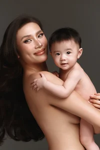 Supermodel Vo Hoang Yen Shares Heartwarming Skin-to-Skin Newborn Moments - image 1