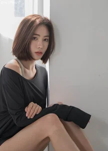 An Seo Rin: Exploring the Latest Korean Swimwear Fashion Trends Through a Professional Studio Photoshoot - image 0