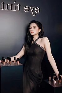 From Crowns to Corporate Boards: Vietnamese Beauty Queens in Business Leadership Roles - image 9