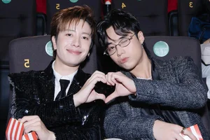 Vietnamese Pop Phenomenon: Thousands of Fans Gather to Welcome V-Pop Stars - image 2
