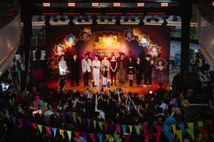 Star-Studded Premiere: 2 Days 1 Night Cast Supports Kieu Minh Tuan - image 1