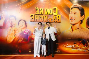 Star-Studded Premiere: 2 Days 1 Night Cast Supports Kieu Minh Tuan - image 7