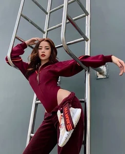 Bold Fashion Trends: Vietnamese Celebrities and the Controversial Low-Rise Pants Style - image 5
