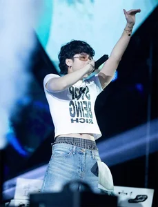 Bold Fashion Trends: Vietnamese Celebrities and the Controversial Low-Rise Pants Style - image 8