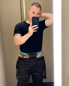 Bold Fashion Trends: Vietnamese Celebrities and the Controversial Low-Rise Pants Style - image 9