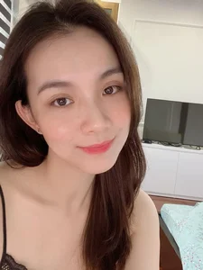 The Timeless Elegance of Miss Universe Vietnam Thuy Lam: A Stunning Look After 15 Years - image 1