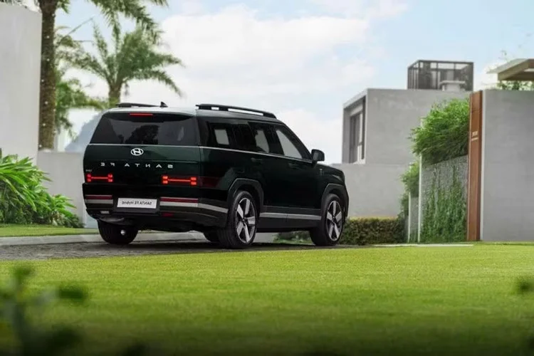 Top Fuel-Efficient Hybrid SUVs and High-Clearance Vehicles of 2026