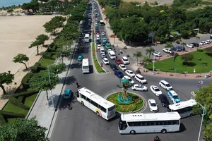 Packed Paradise: Central Vietnam's Famous Beaches Crowded on Holiday - image 14