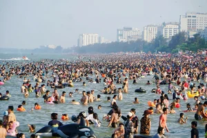Packed Paradise: Central Vietnam's Famous Beaches Crowded on Holiday - image 8