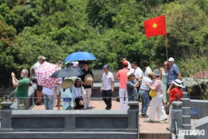 Packed Paradise: Central Vietnam's Famous Beaches Crowded on Holiday - image 6