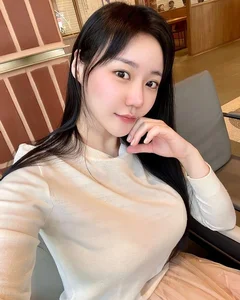 Viral Hot Girl Sparks Online Sensation with Bold Kimchi-Making Outfit - image 0