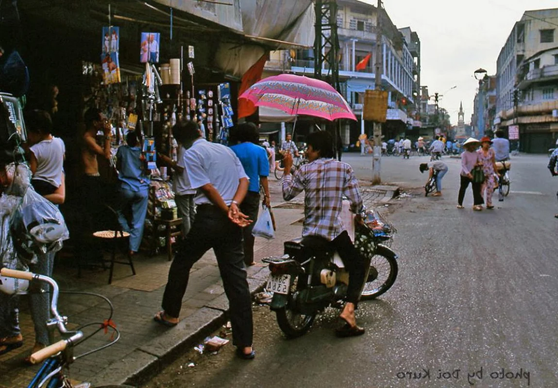 Vintage Cho Lon 1989: A Nostalgic Journey Through the Lens of a Japanese Photographer