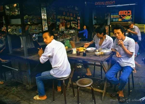 Vintage Cho Lon 1989: A Nostalgic Journey Through the Lens of a Japanese Photographer - image 6