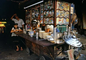 Vintage Cho Lon 1989: A Nostalgic Journey Through the Lens of a Japanese Photographer - image 4