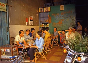 Vintage Cho Lon 1989: A Nostalgic Journey Through the Lens of a Japanese Photographer - image 1