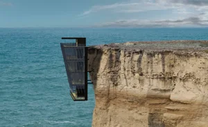 Breathtaking Cliffside Houses: Architectural Marvels Perched Precariously Over the Edge - image 7