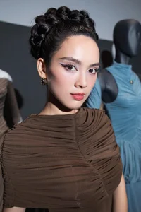 Beautiful Quynh Luong Shows Off Her Radiant Late Pregnancy Baby Bump - image 9