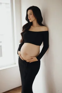 Beautiful Quynh Luong Shows Off Her Radiant Late Pregnancy Baby Bump - image 8
