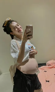 Beautiful Quynh Luong Shows Off Her Radiant Late Pregnancy Baby Bump - image 3