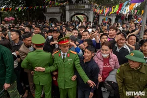 Unique Fertility Rituals: The Tradition of Mat Grabbing at Vietnamese Festivals - image 11