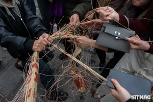 Unique Fertility Rituals: The Tradition of Mat Grabbing at Vietnamese Festivals - image 6