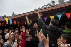 Unique Fertility Rituals: The Tradition of Mat Grabbing at Vietnamese Festivals - image 2