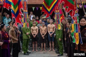 Unique Fertility Rituals: The Tradition of Mat Grabbing at Vietnamese Festivals - image 5