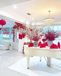 Vietnamese Celebs Decorate for Tet: The Red Paper Fan Trend - image 0