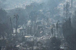 Haunting Images of Los Angeles: The 'War Zone' Reality Left Behind by Wildfire Disasters - image 5
