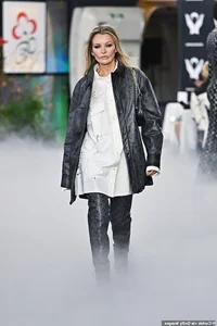 The Kate Moss Doppelganger Mystery: Denise Ohnona Stuns Paris Fashion Week - image 6