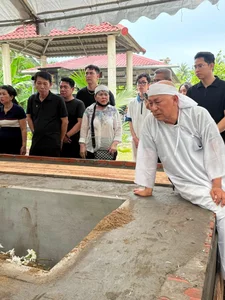 Vietnamese Celebrity Update: Hoai Linh Returns to the US and Heartfelt Tributes - image 43