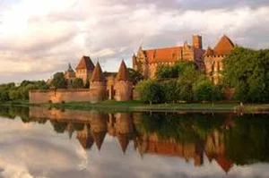 The Breathtaking Castle That Took Over 130 Years to Build - image 2