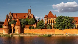 The Breathtaking Castle That Took Over 130 Years to Build - image 6