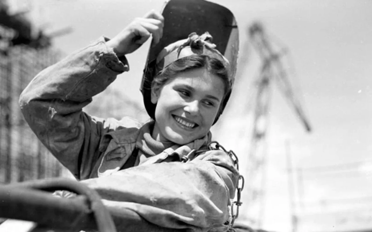 A Rare Glimpse: Daily Life of Women in 1950s Soviet Union