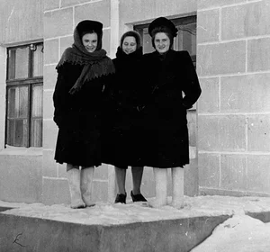 A Rare Glimpse: Daily Life of Women in 1950s Soviet Union - image 5