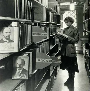 A Rare Glimpse: Daily Life of Women in 1950s Soviet Union - image 2