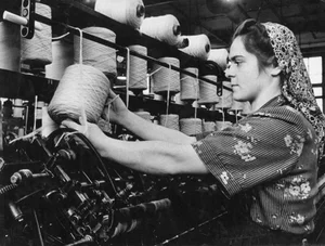 A Rare Glimpse: Daily Life of Women in 1950s Soviet Union - image 9
