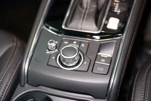 Mazda CX-5 2.0L FWD Luxury 2021: A Perfect Blend of Elegance, Performance, and Advanced Safety Technology - image 2