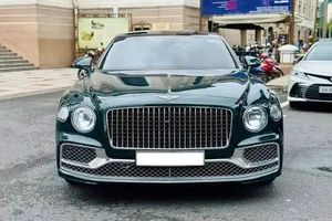 Exquisite Bentley Flying Spur V8 in Rare Custom Color for Sale in Ho Chi Minh City - image 0