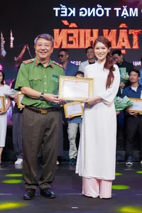 Vietnamese Entertainment News July 8: Mourning the Loss of Respected Artists - image 23