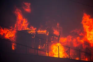 Devastating California Wildfires Force Evacuation of 30,000 Residents - image 8