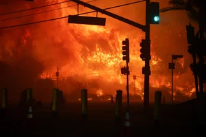 Devastating California Wildfires Force Evacuation of 30,000 Residents - image 5