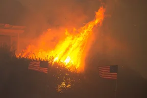Devastating California Wildfires Force Evacuation of 30,000 Residents - image 6