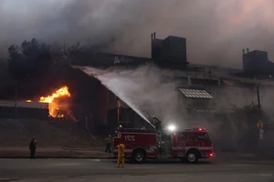 Devastating California Wildfires Force Evacuation of 30,000 Residents - image 9