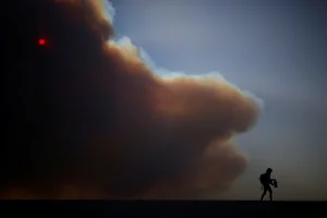 Devastating California Wildfires Force Evacuation of 30,000 Residents - image 4