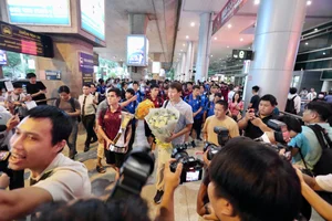 Coach Kim Sang-sik and Vietnam U23 Celebrate Historic Championship Victory - image 8