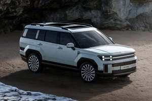 2024 Hyundai Santa Fe: A Bold Redesign with Luxury Land Rover Vibes - image 1