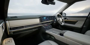 2024 Hyundai Santa Fe: A Bold Redesign with Luxury Land Rover Vibes - image 4