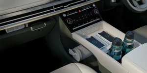 2024 Hyundai Santa Fe: A Bold Redesign with Luxury Land Rover Vibes - image 8